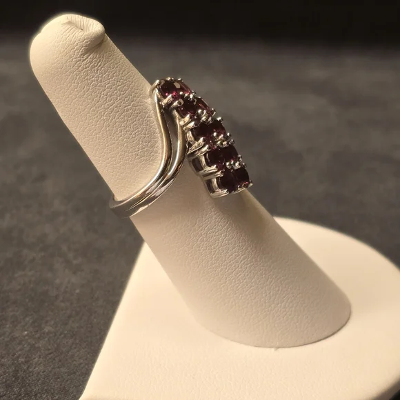 .925 Sterling Silver Wine Garnet Ring Ladies Size 6 - Picture 2 of 7